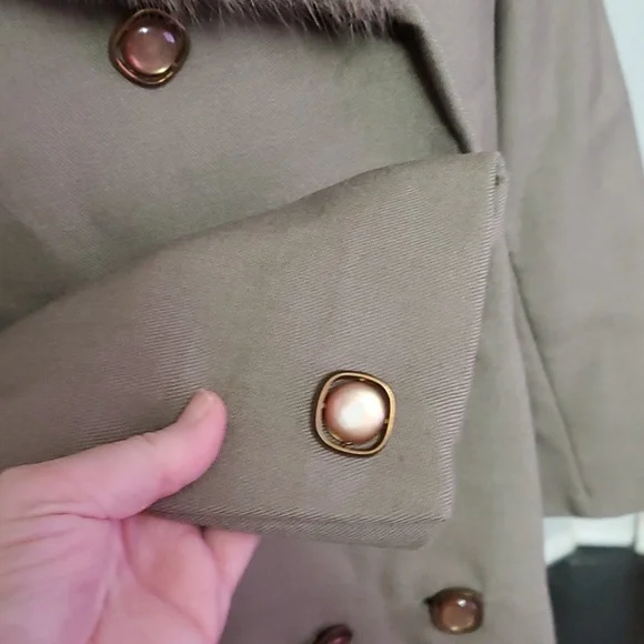 Vintage,  Sears green wool coat with real fur collar. - Picture 6 of 14